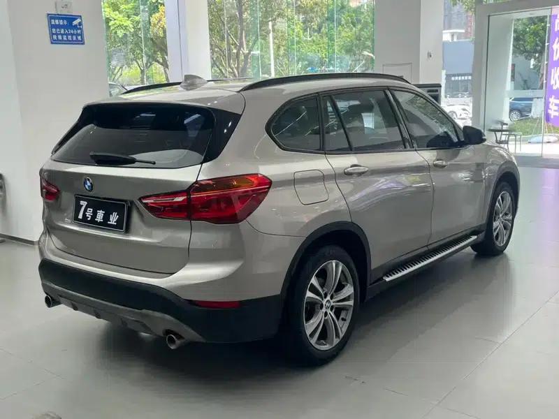 BMW X1 2018 sDrive18Li Premium — миниатюра 6