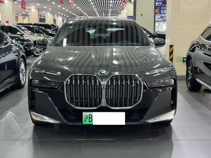 BMW i7 2023 xDrive60L Luxury Package — миниатюра 2