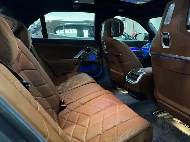 BMW i7 2023 xDrive60L Luxury Package — миниатюра 12