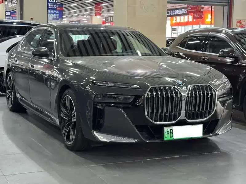 BMW i7 2023 xDrive60L Luxury Package — миниатюра 3