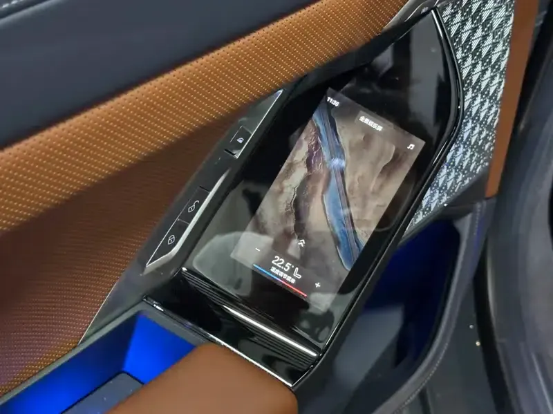 BMW i7 2023 xDrive60L Luxury Package — миниатюра 4