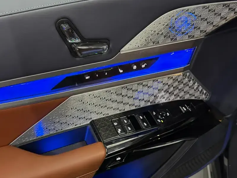 BMW i7 2023 xDrive60L Luxury Package — миниатюра 5