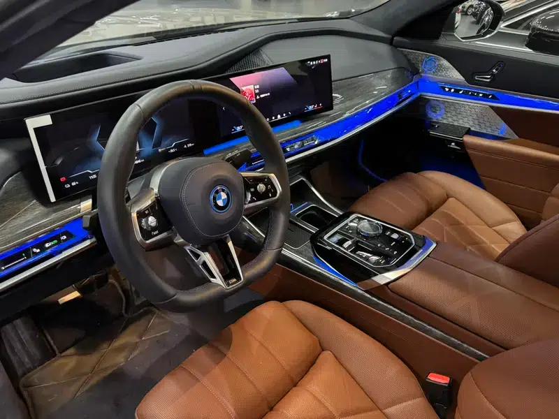 BMW i7 2023 xDrive60L Luxury Package — миниатюра 7