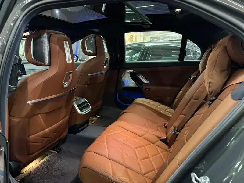 BMW i7 2023 xDrive60L Luxury Package — миниатюра 10