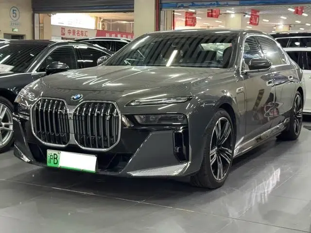 BMW i7 2023 xDrive60L Luxury Package