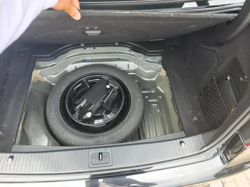 2015 Mercedes-Benz E-Class E 200 L Sport — миниатюра 8