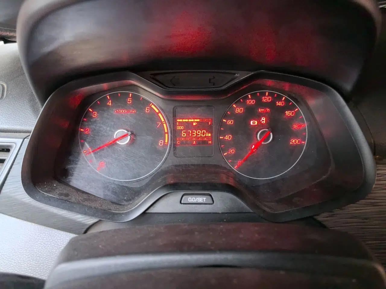 Baojun 310 2016 1.2L manual Comfort trim level — миниатюра 12