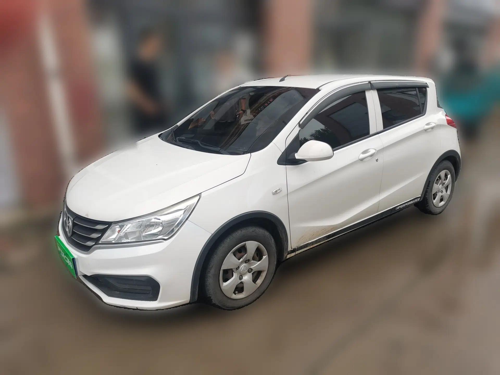 Baojun 310 2016 1.2L manual Comfort trim level — миниатюра 1