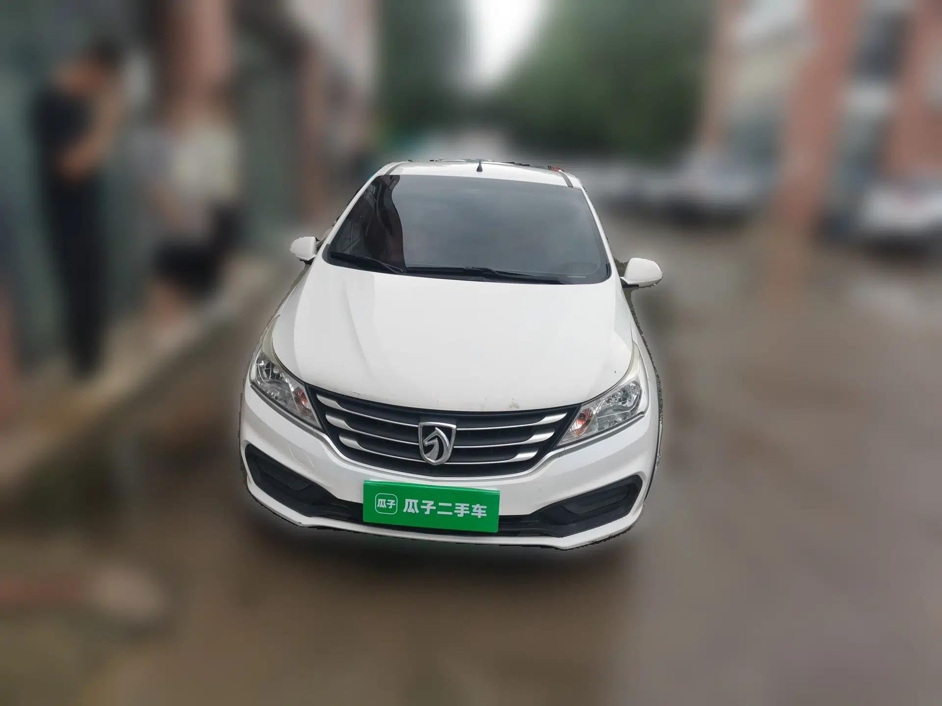 Baojun 310 2016 1.2L manual Comfort trim level — миниатюра 2