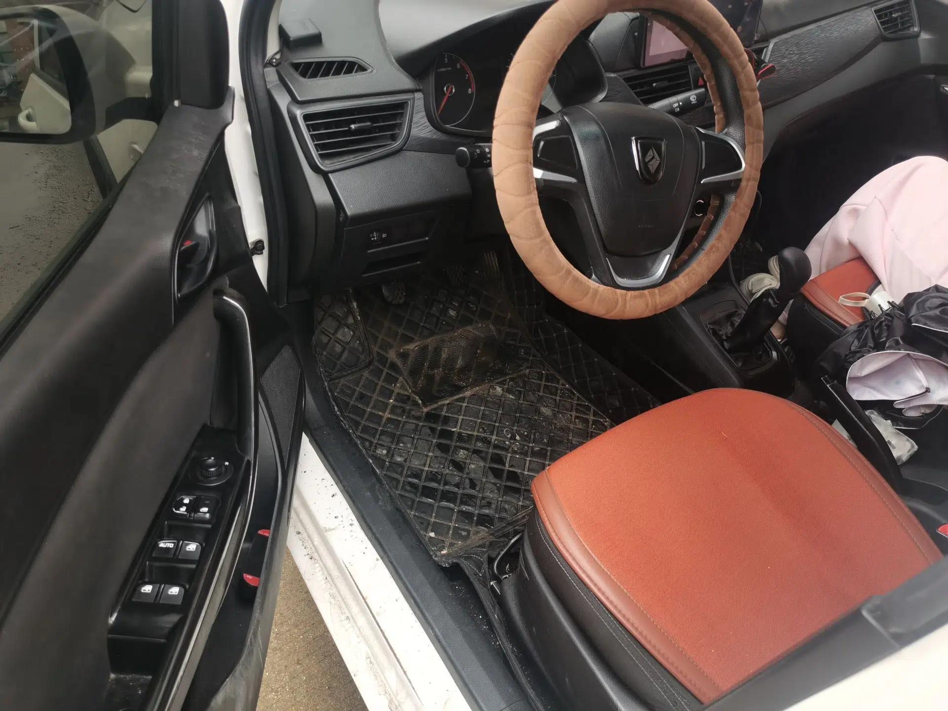 Baojun 310 2016 1.2L manual Comfort trim level — миниатюра 16