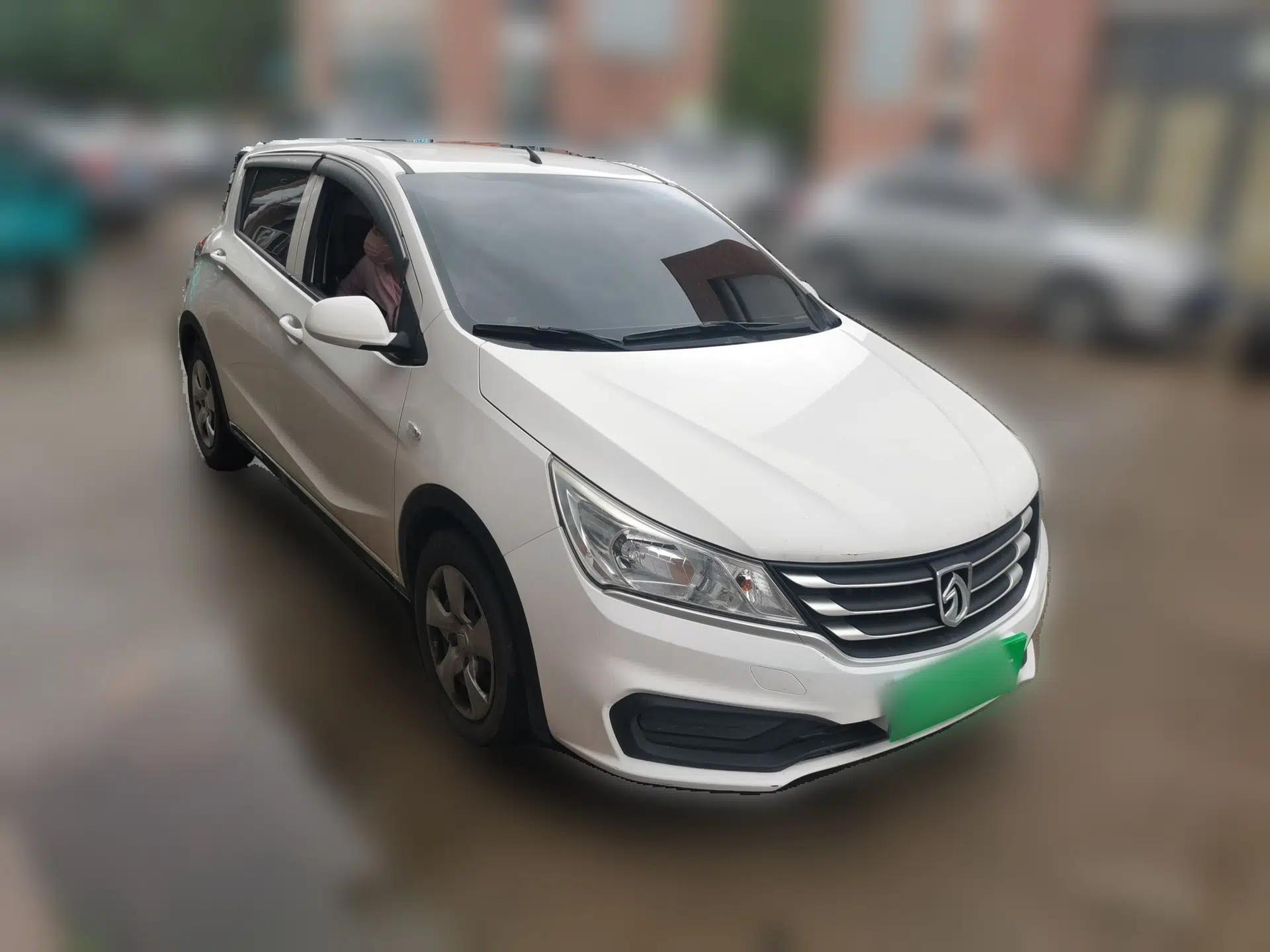 Baojun 310 2016 1.2L manual Comfort trim level — миниатюра 3