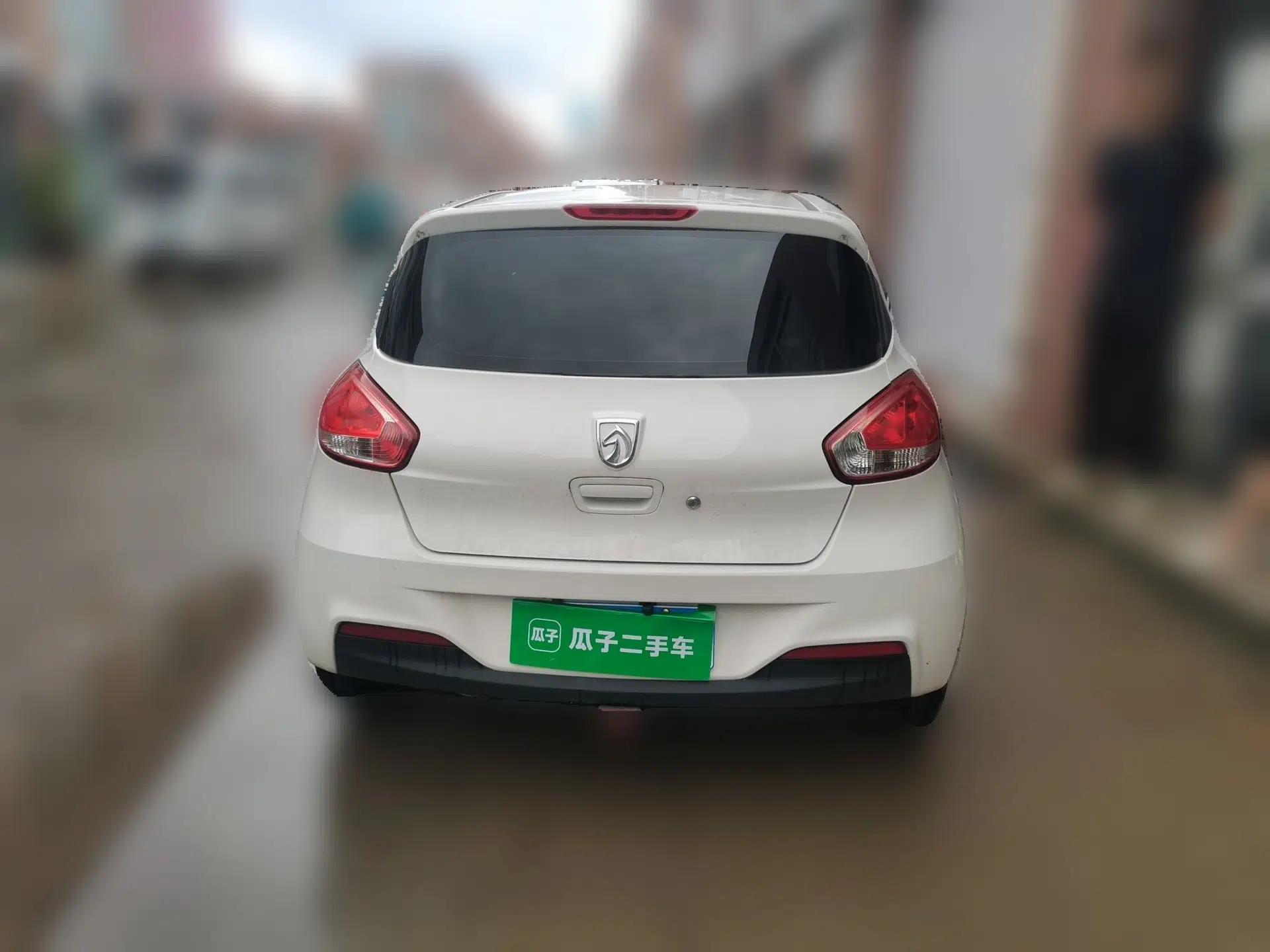 Baojun 310 2016 1.2L manual Comfort trim level — миниатюра 5
