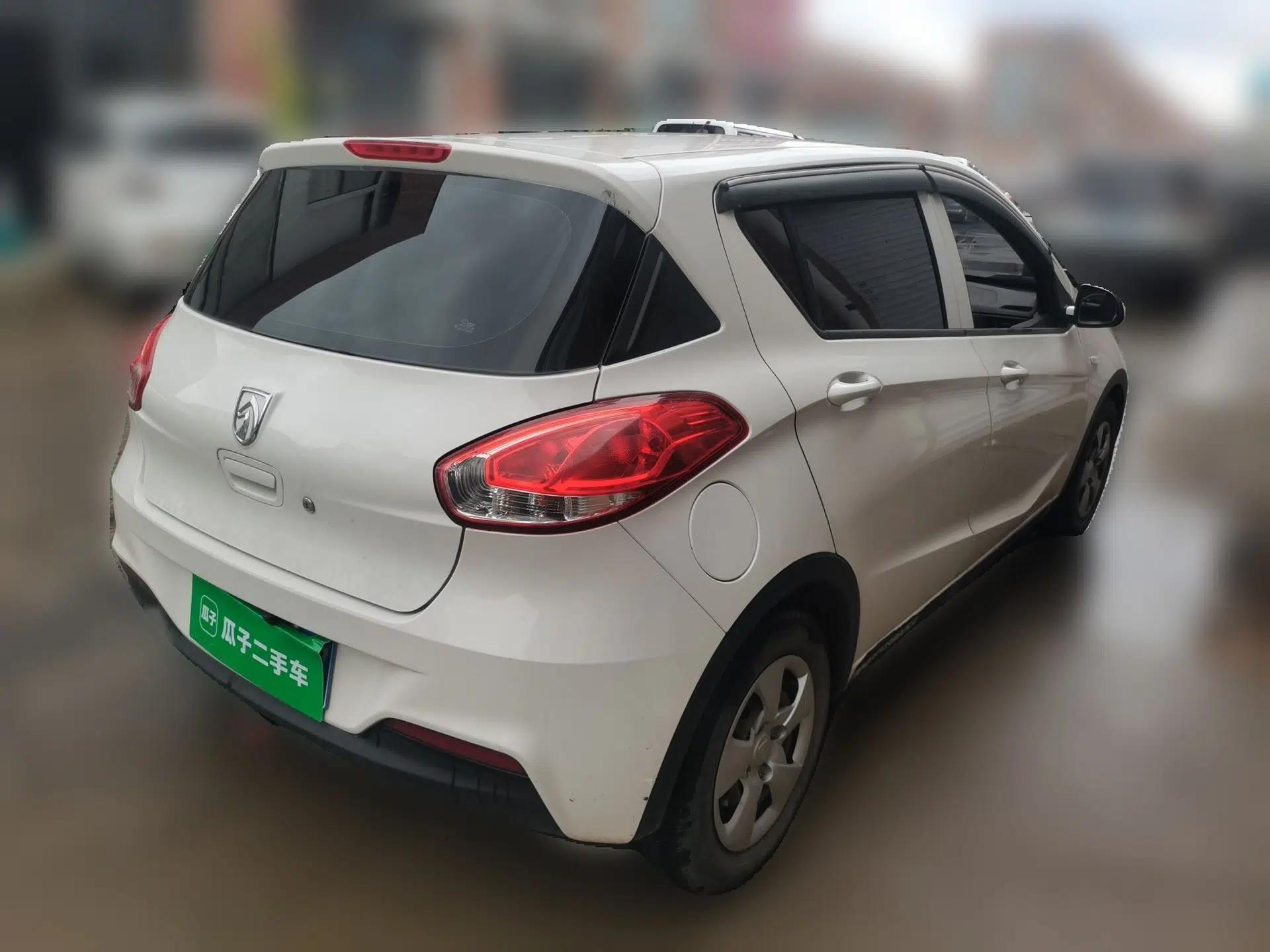 Baojun 310 2016 1.2L manual Comfort trim level — миниатюра 6