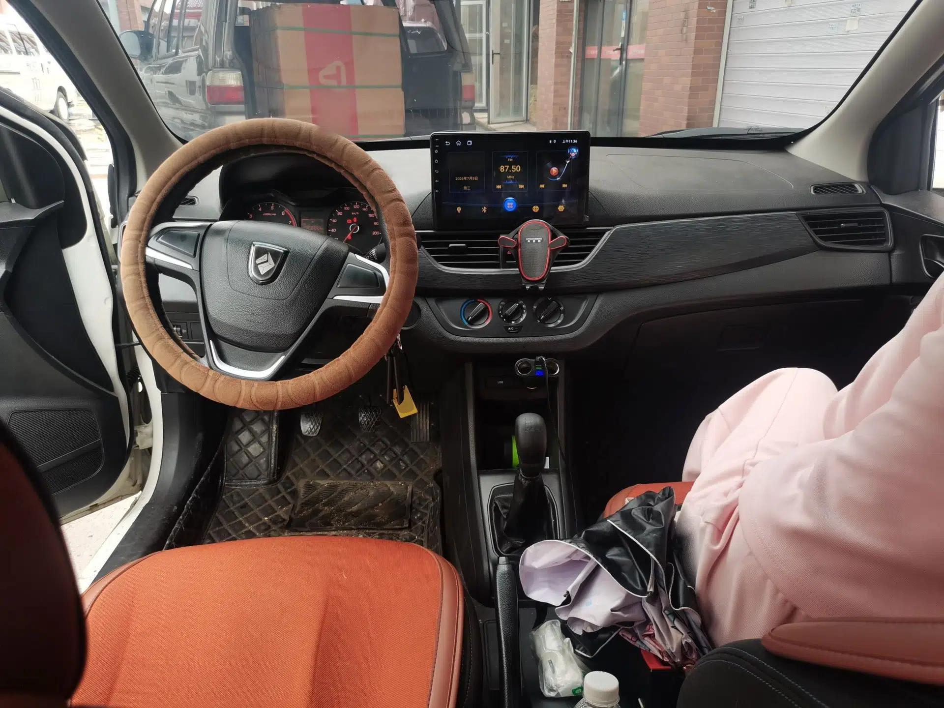 Baojun 310 2016 1.2L manual Comfort trim level — миниатюра 9