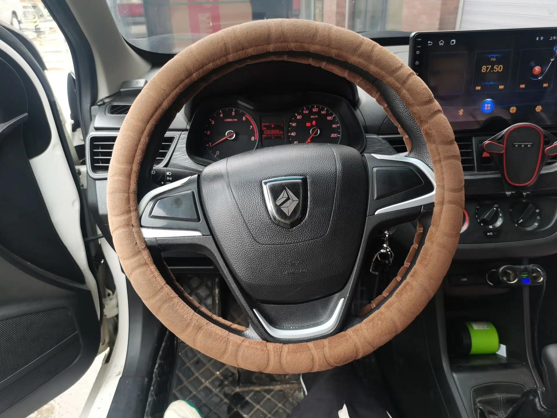 Baojun 310 2016 1.2L manual Comfort trim level — миниатюра 10