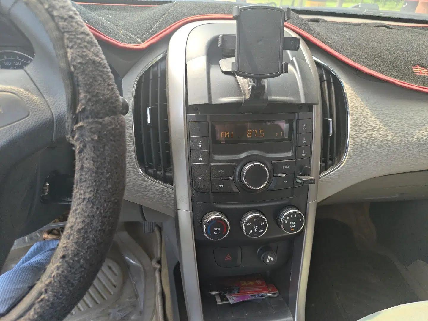 Baojun 630 2011 1.5L manual Comfort trim level — миниатюра 13