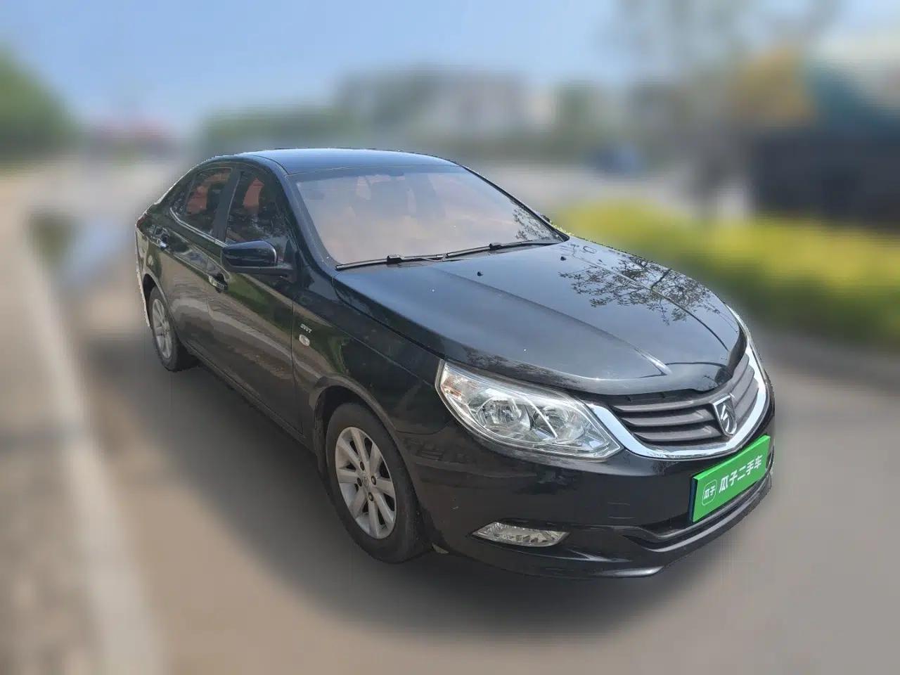 Baojun 630 2011 1.5L manual Comfort trim level — миниатюра 3