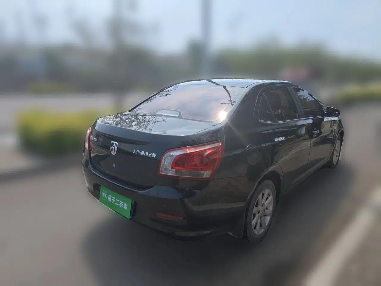 Baojun 630 2011 1.5L manual Comfort trim level — миниатюра 6