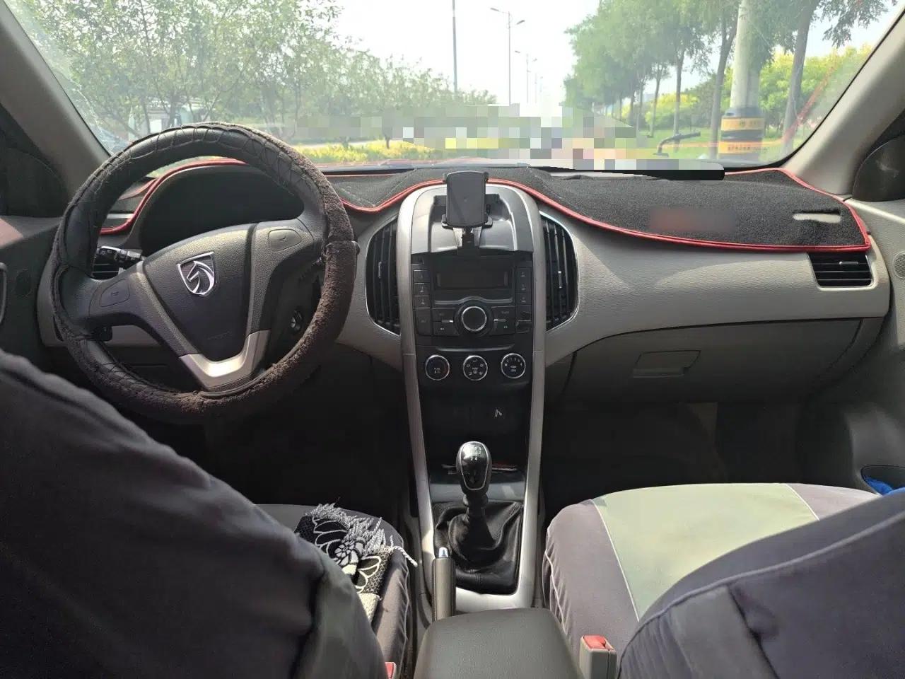 Baojun 630 2011 1.5L manual Comfort trim level — миниатюра 9