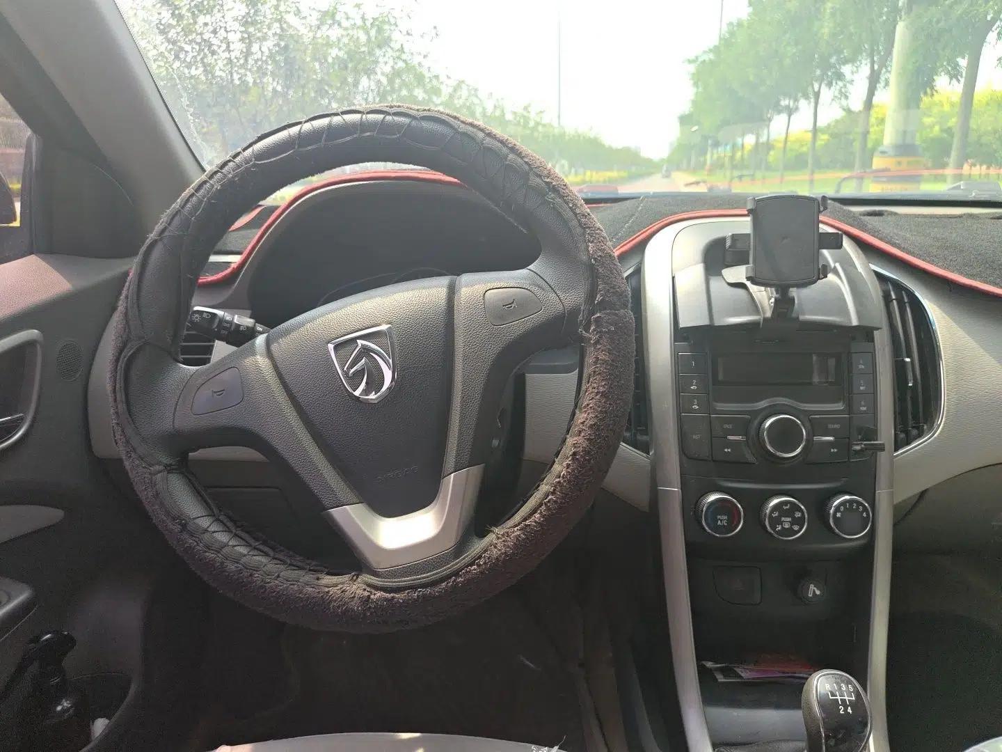 Baojun 630 2011 1.5L manual Comfort trim level — миниатюра 10