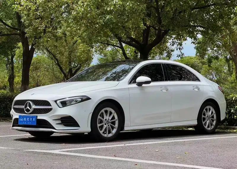 Mercedes-Benz A-Class 2021 A 200 L Sport Sedan Fashion Edition — миниатюра 1
