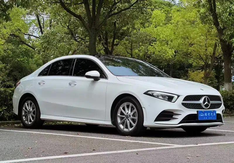Mercedes-Benz A-Class 2021 A 200 L Sport Sedan Fashion Edition — миниатюра 3