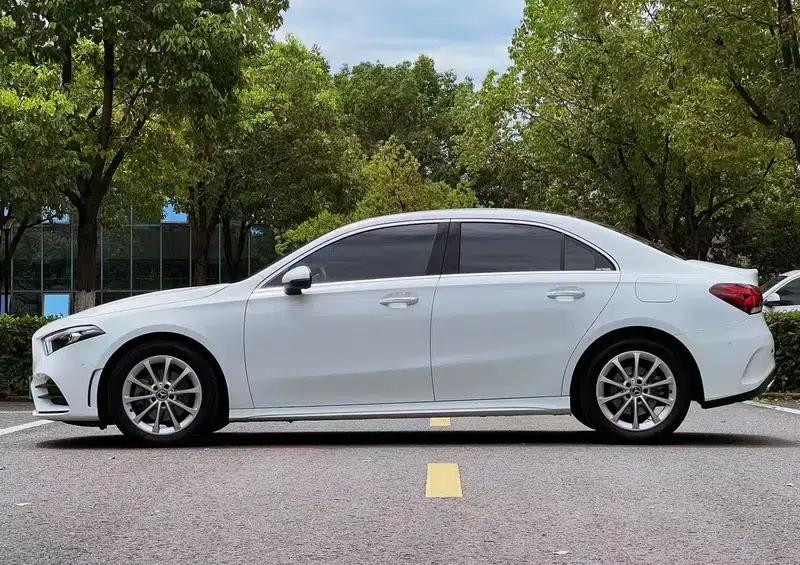 Mercedes-Benz A-Class 2021 A 200 L Sport Sedan Fashion Edition — миниатюра 4