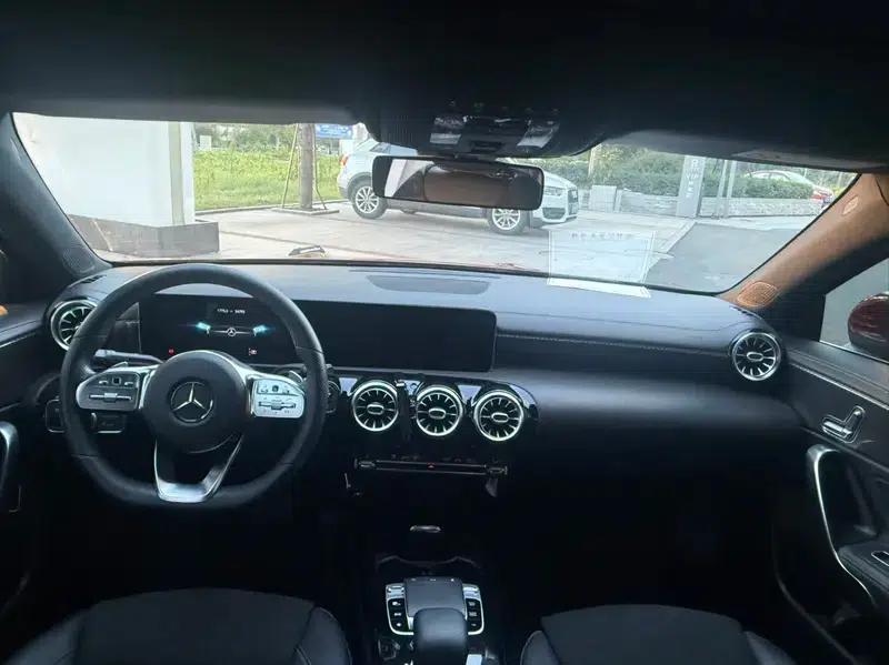 Mercedes-Benz A-Class 2020 A 200 L Sport Sedan — миниатюра 10