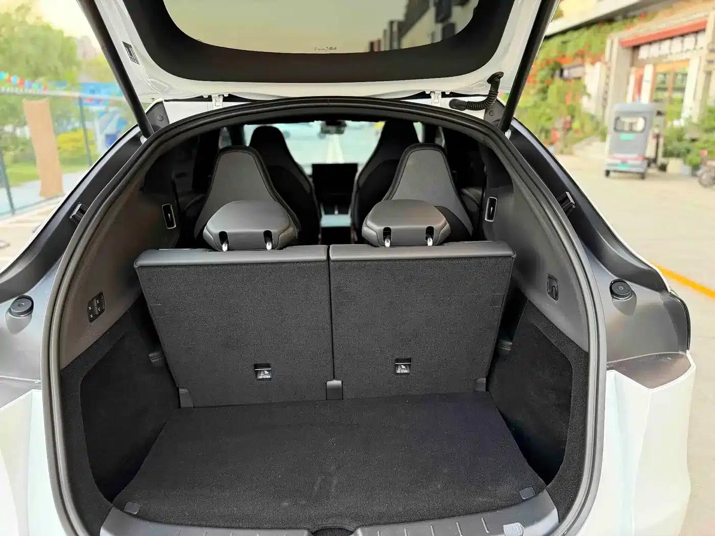 Model Y L 2025 Long Range All-Wheel Drive — миниатюра 7