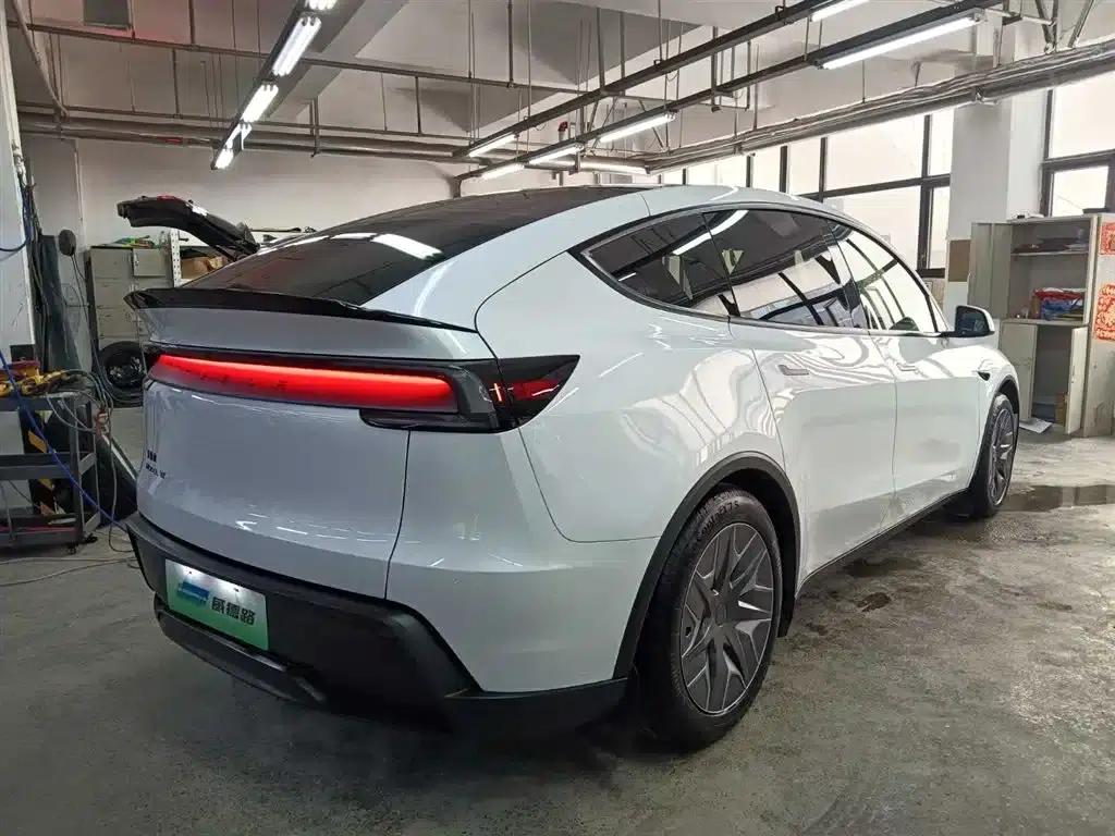 Model Y L 2025 Long Range All-Wheel Drive — миниатюра 4