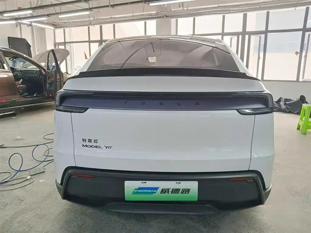 Model Y L 2025 Long Range All-Wheel Drive — миниатюра 5
