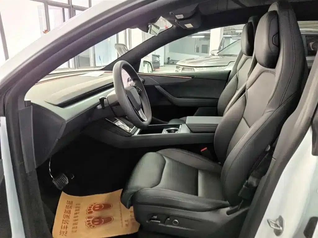 Model Y L 2025 Long Range All-Wheel Drive — миниатюра 8