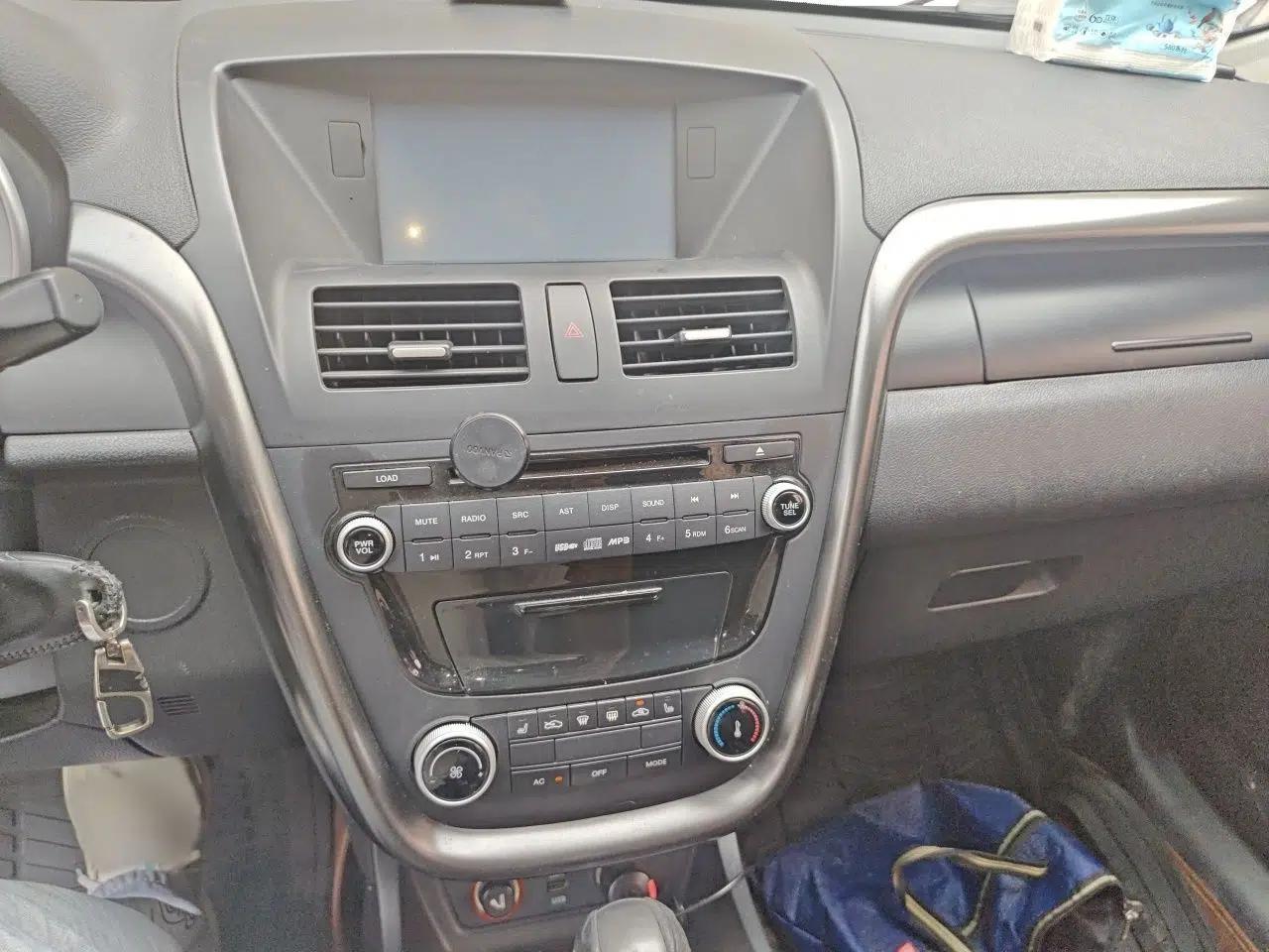 Bestune X80 2016 2.0L automatic Comfort trim level — миниатюра 12