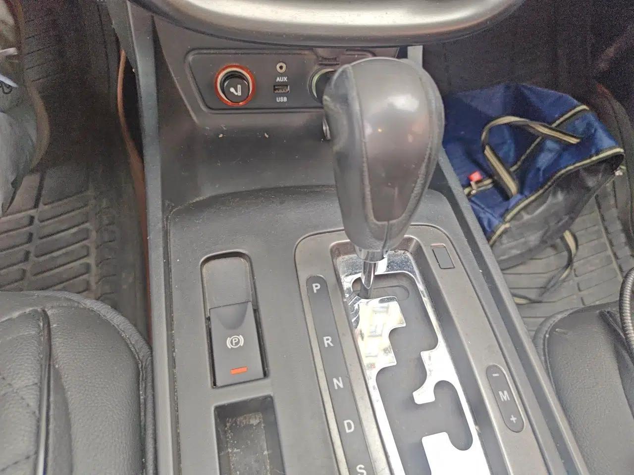 Bestune X80 2016 2.0L automatic Comfort trim level — миниатюра 13