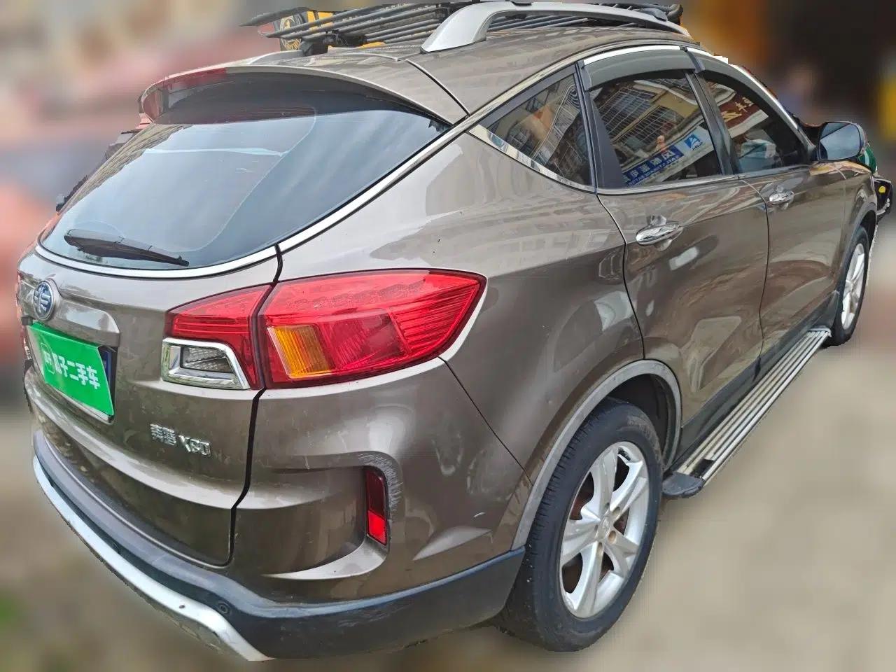 Bestune X80 2016 2.0L automatic Comfort trim level — миниатюра 6
