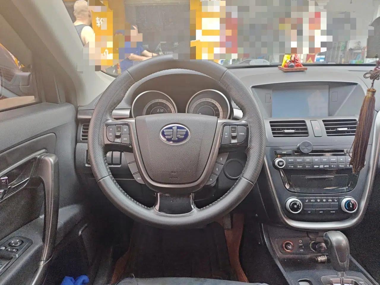 Bestune X80 2016 2.0L automatic Comfort trim level — миниатюра 9