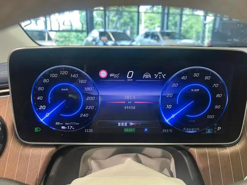 2024 Mercedes-Benz EQE SUV 500 4MATIC Luxury Edition — миниатюра 13