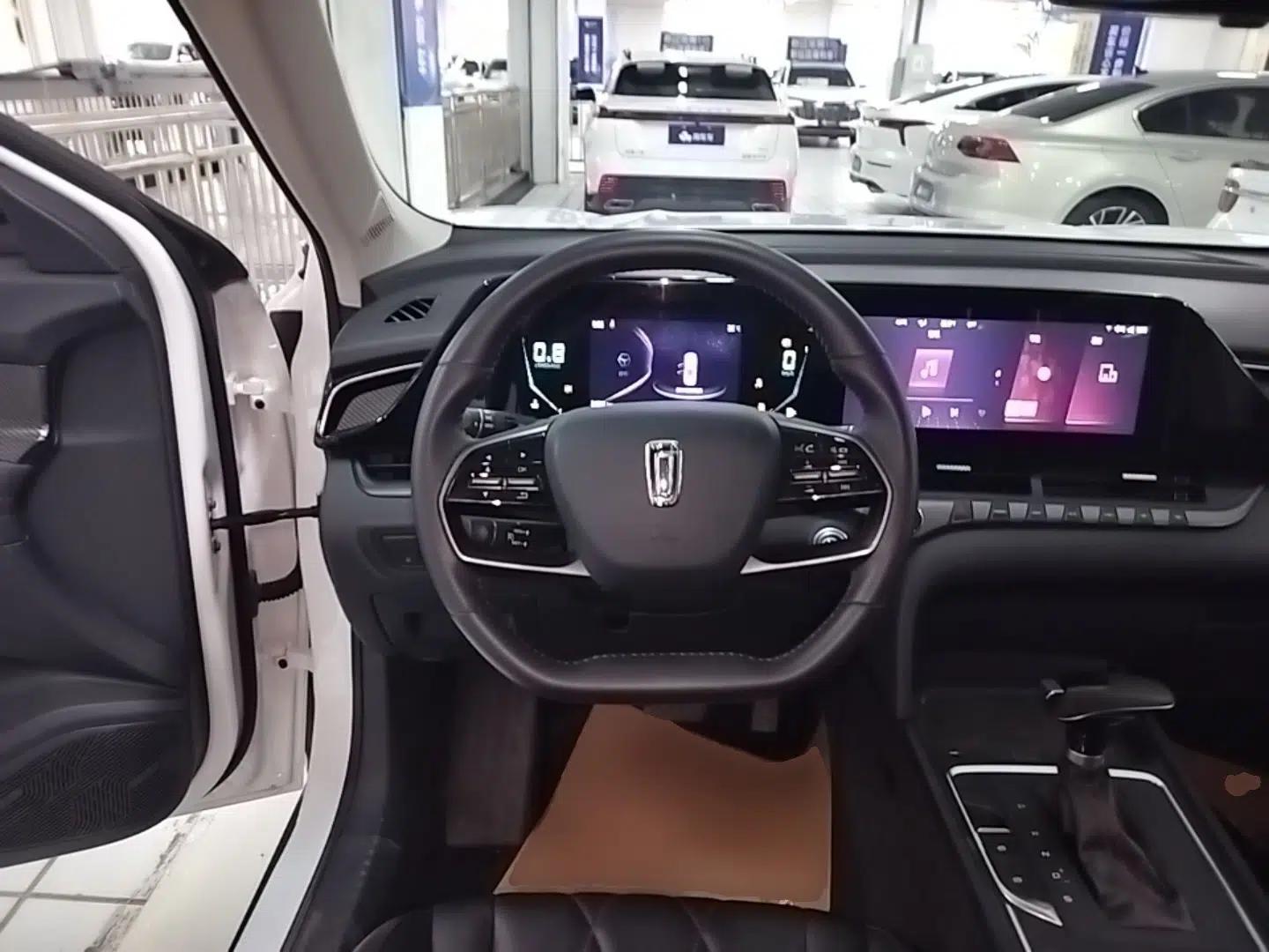 Bestune T55 2022 1.5T Automatic Leap Edition — миниатюра 13