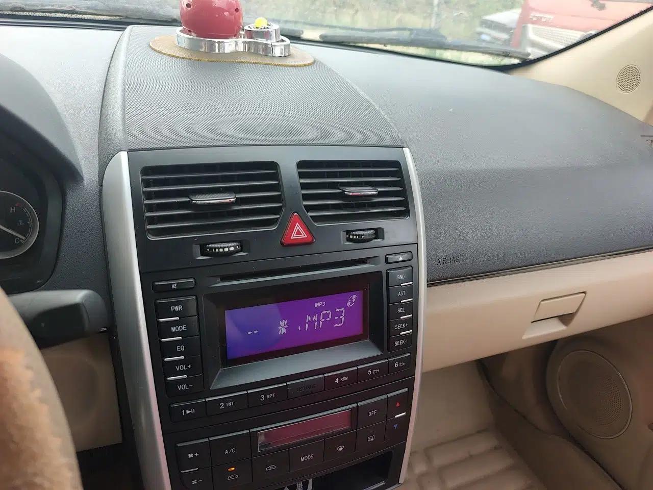 BAIC E Series 2013 Sedan 1.5L Manual Lotte Edition — миниатюра 13