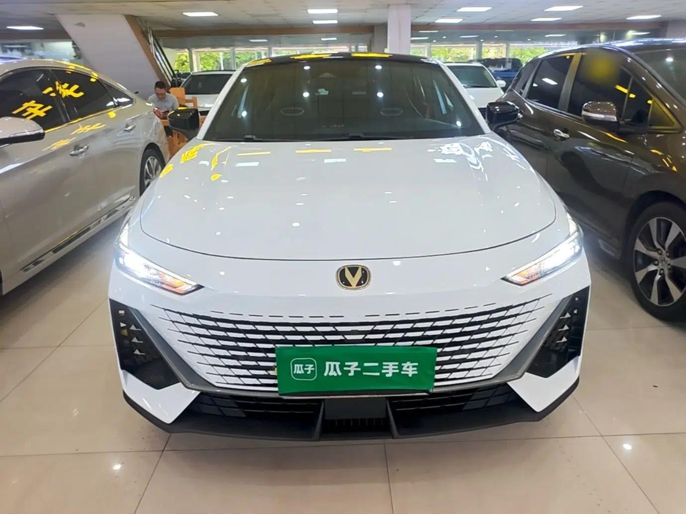 CHANGAN UNI-V 2023 1.5T Prestige Model — миниатюра 2