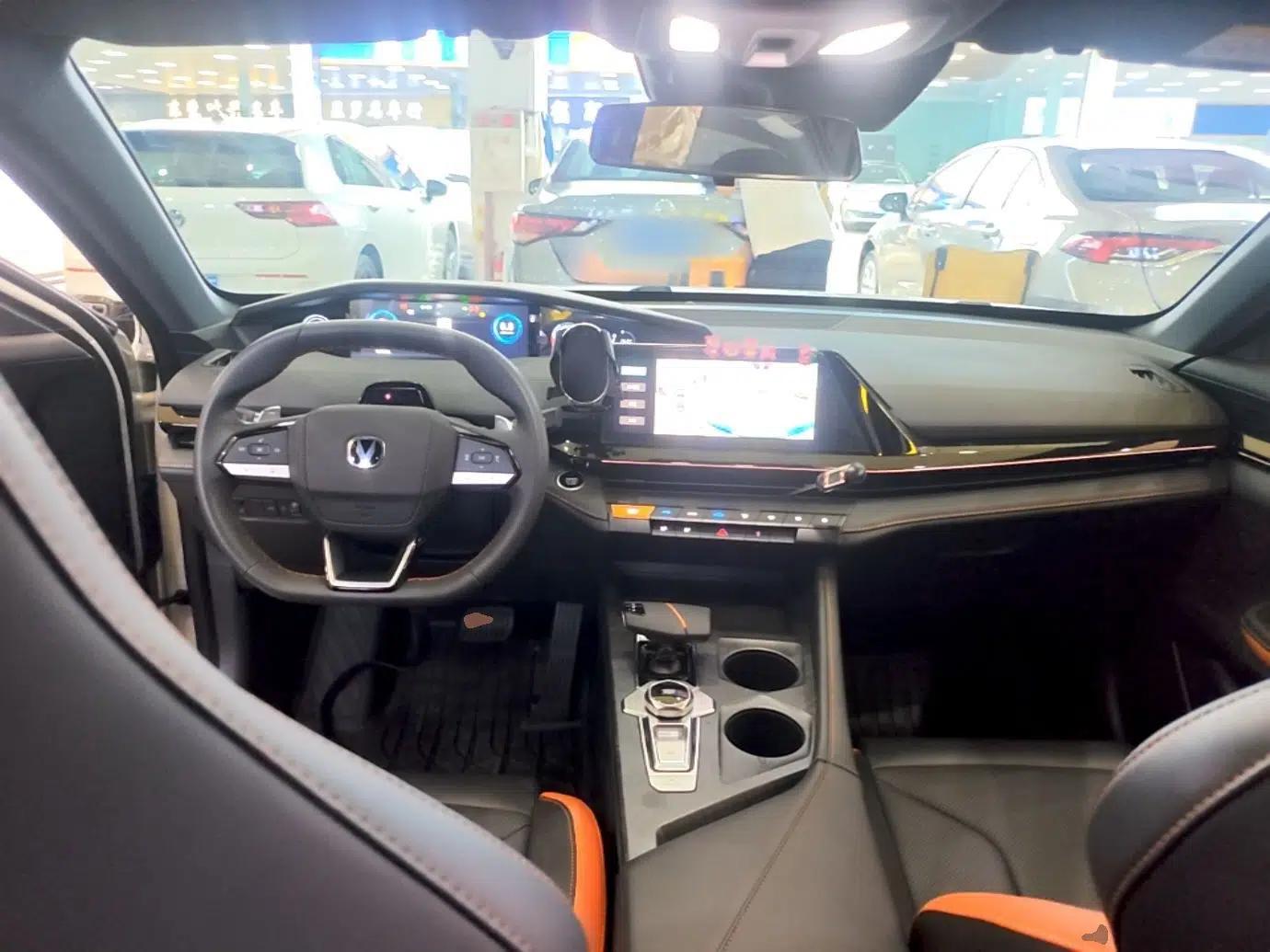 CHANGAN UNI-V 2023 1.5T Prestige Model — миниатюра 17