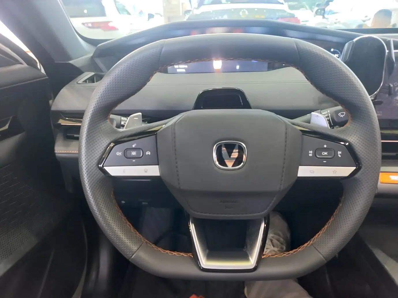 CHANGAN UNI-V 2023 1.5T Prestige Model — миниатюра 18
