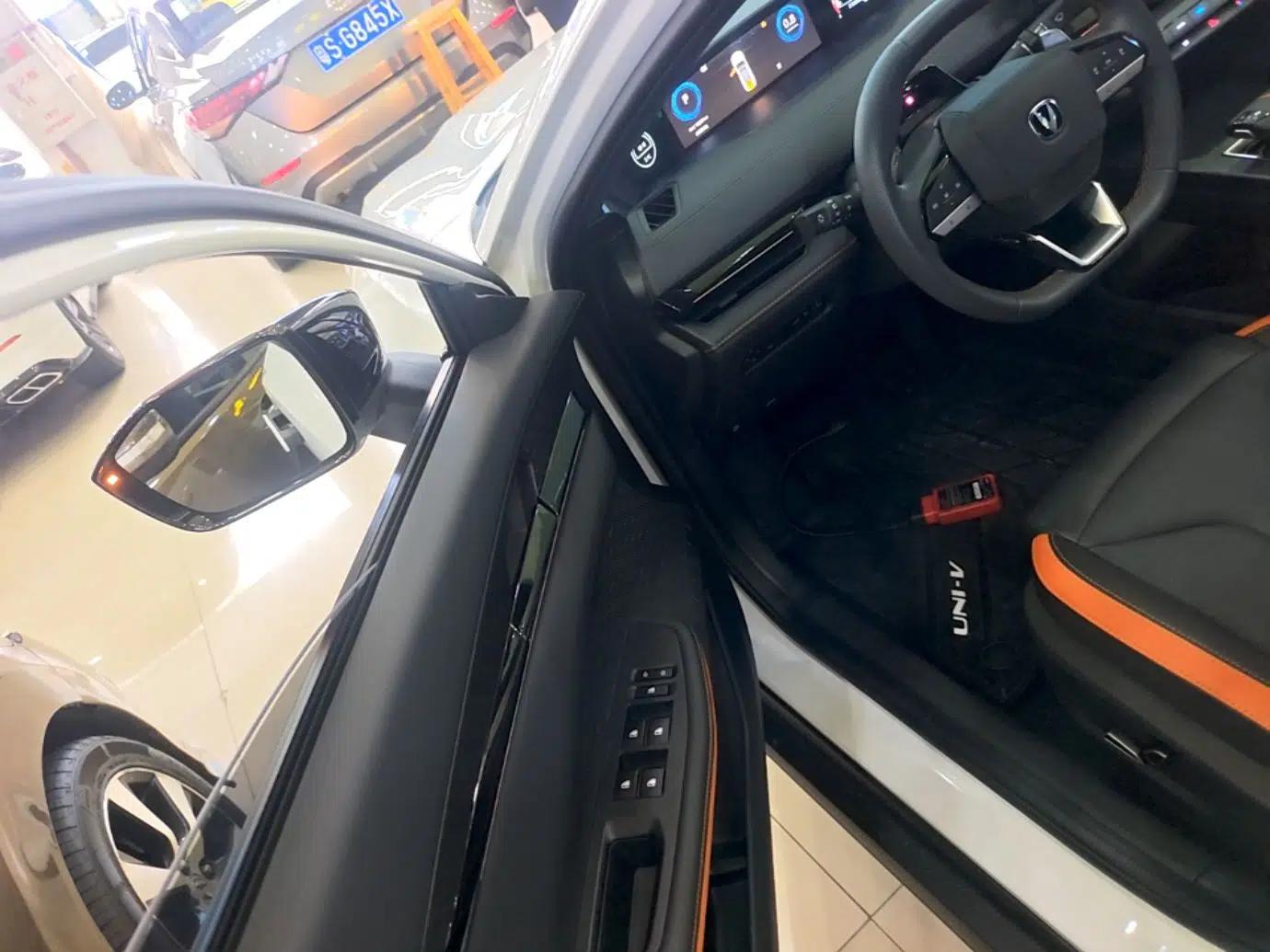 CHANGAN UNI-V 2023 1.5T Prestige Model — миниатюра 23