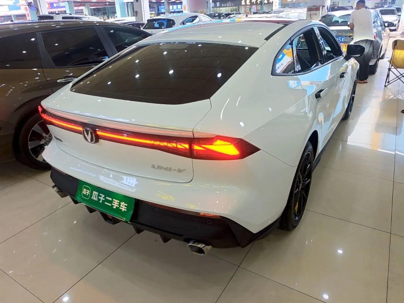 CHANGAN UNI-V 2023 1.5T Prestige Model — миниатюра 6