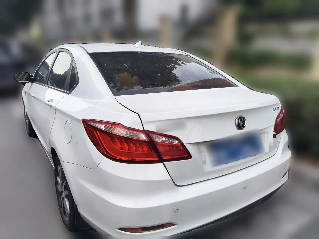 CHANGAN Eado 2016 1.6L Manual Fashion Edition — миниатюра 4