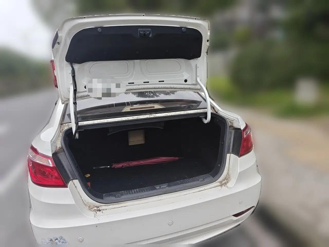 CHANGAN Eado 2015 1.6L Manual Luxury Model China IV Standard — миниатюра 19