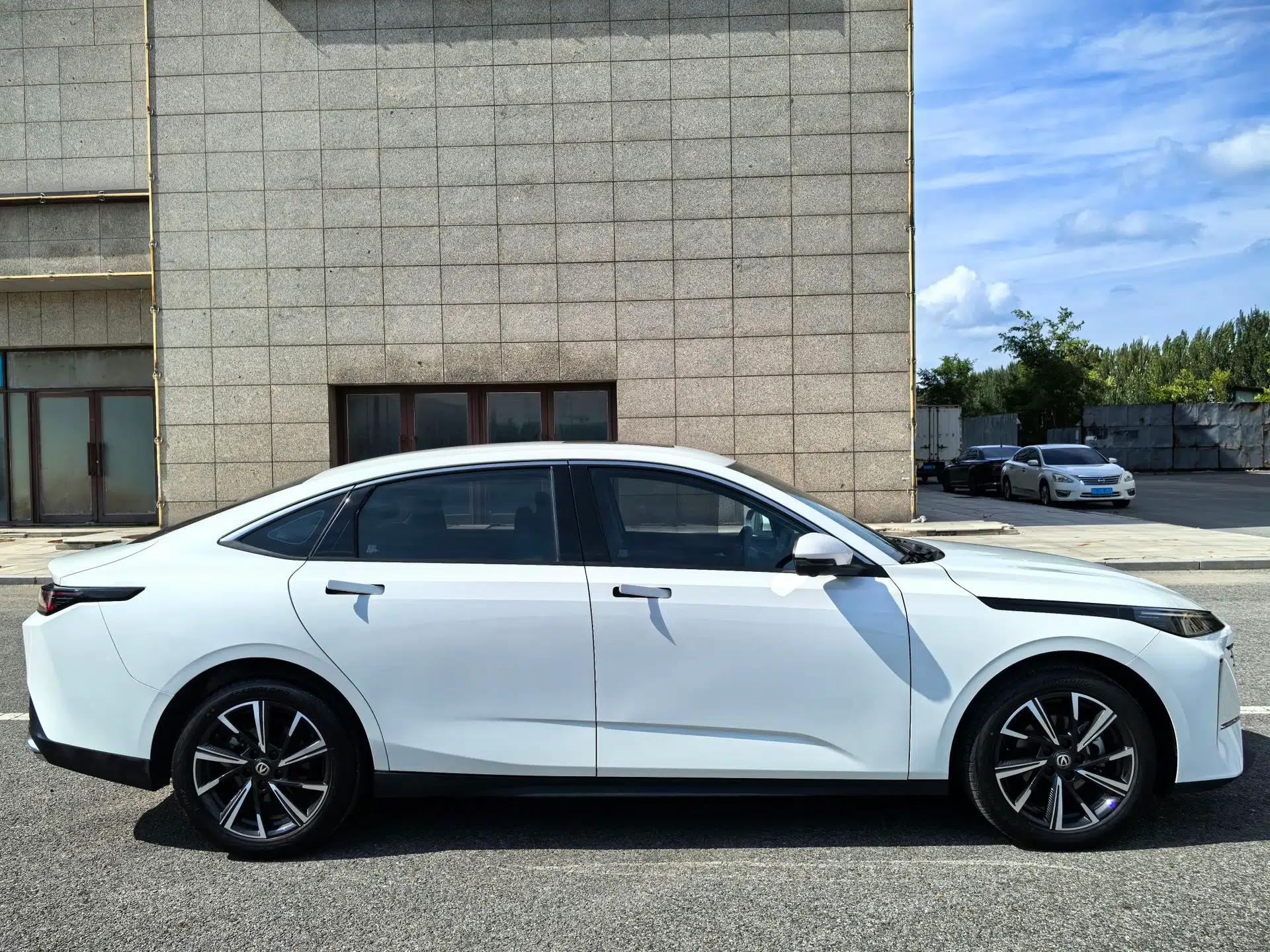 CHANGAN Eado 2024 1.5T GDI Automatic Prestige Edition — миниатюра 16