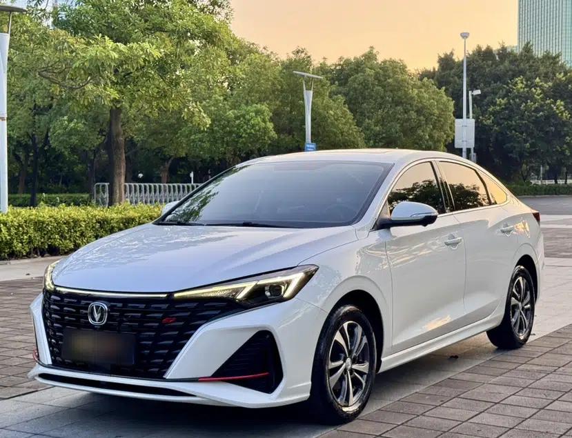 CHANGAN Eado 2023 Changan Edition PLUS Blue Whale NE 1.4T GDI DCT Prestige Version — миниатюра 1