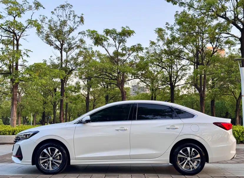 CHANGAN Eado 2023 Changan Edition PLUS Blue Whale NE 1.4T GDI DCT Prestige Version — миниатюра 16