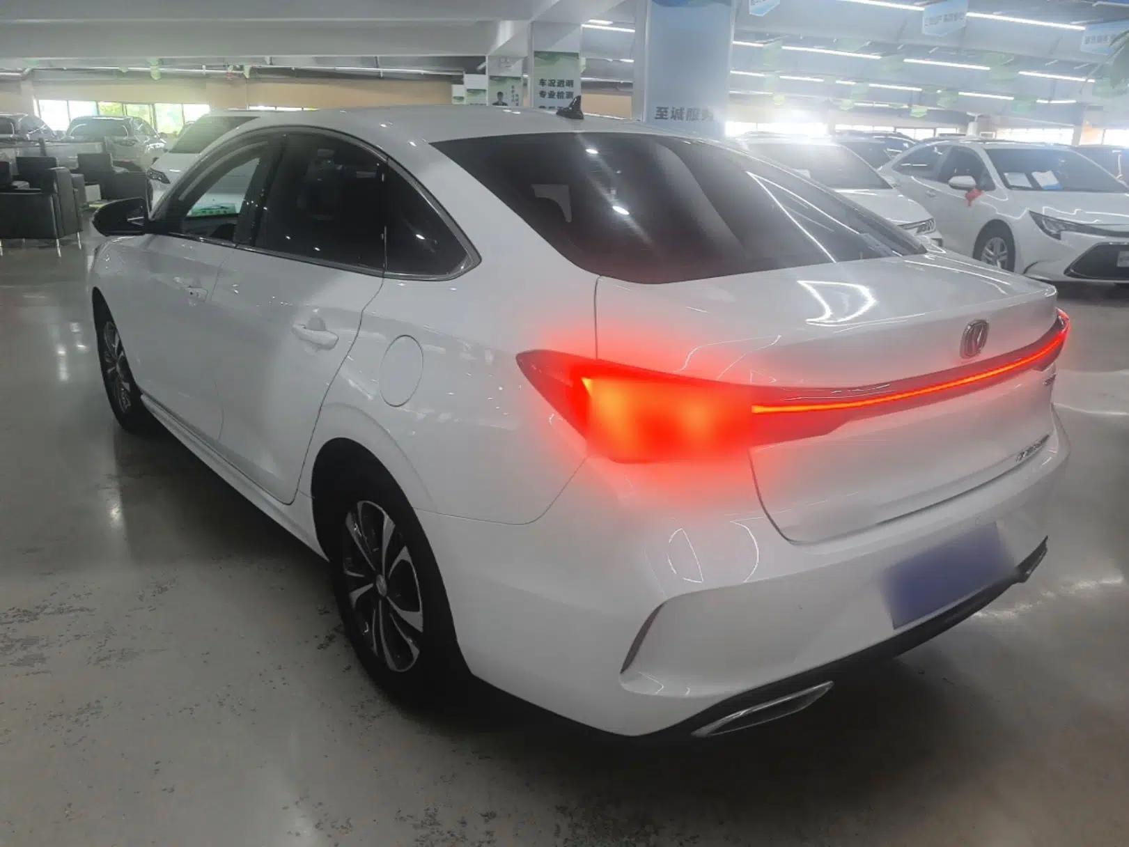 CHANGAN Eado 2022 PLUS Blue Whale NE 1.4T GDI DCT Prestige Edition — миниатюра 4